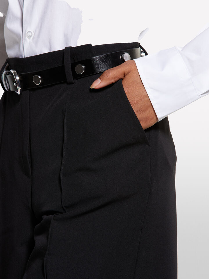 Bermuda neri relaxed fit - pantaloni shorts da donna - Nero | Sisley image number 4